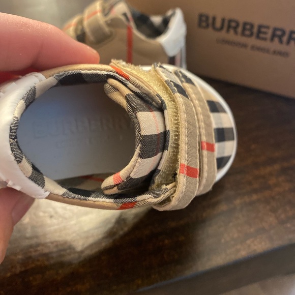 Burberry Checkered Canvas shoes - Picture 2 of 6